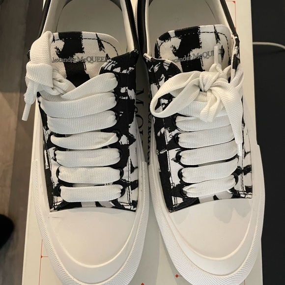 Alexander McQueen Black and White Men's Shoes - Picture 3 of 5